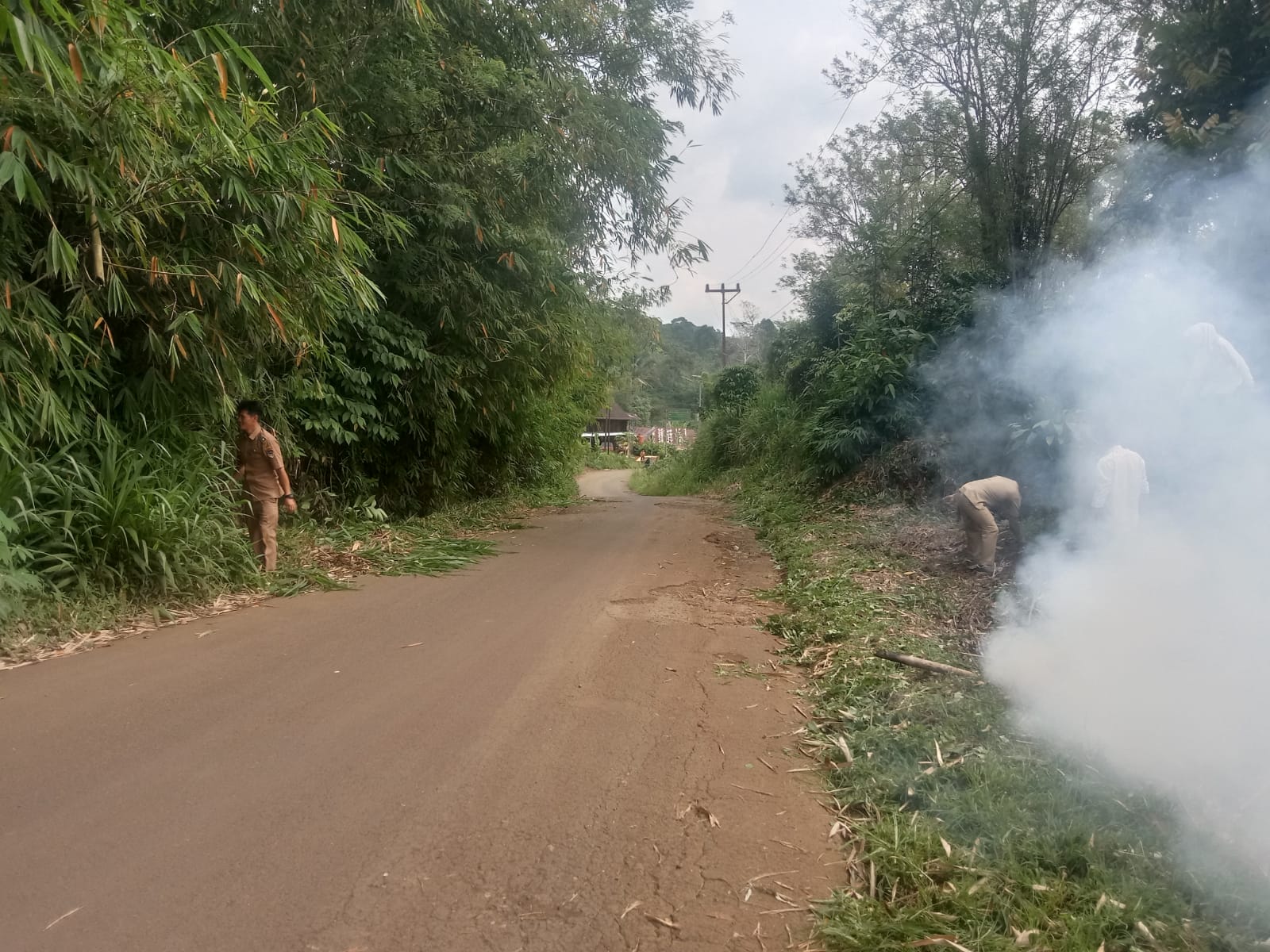 Kegiatan Bersih-Bersih di Kelurahan Padang Temu