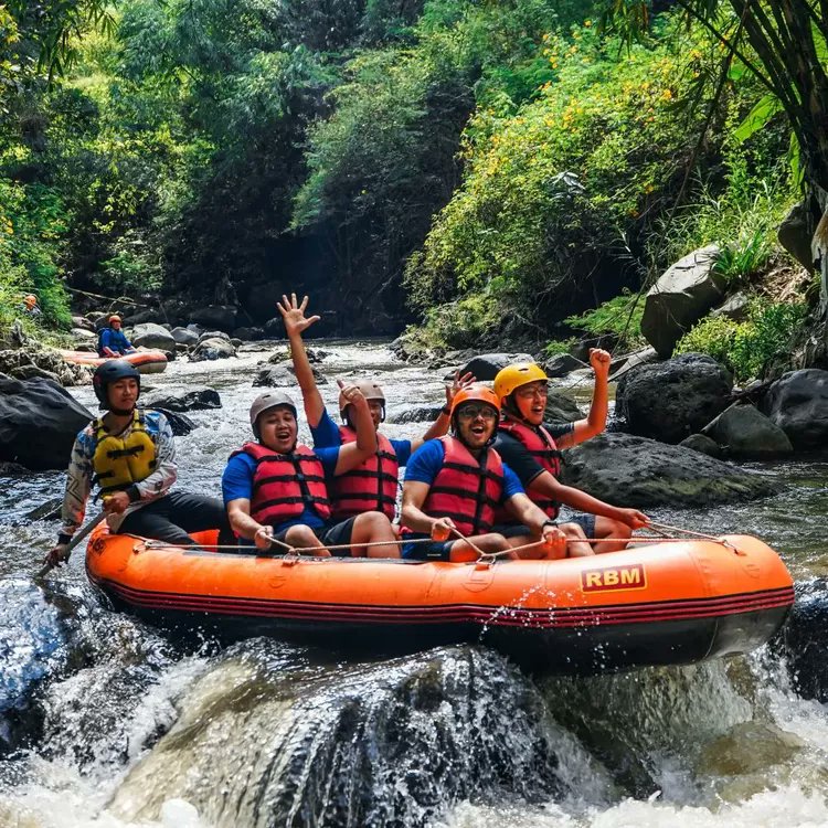 Menembus Batas Adrenalin, Wisata Arung Jeram di Sungai Kaliwatu Ini Cocok Bagi Kamu yang Punya Jiwa Penantang!