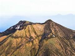 Berani Coba? Puncak Gunung Lawu Cocok Untuk Lokasi Uji Nyali!   