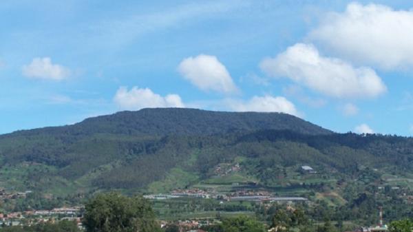 7 Legenda Misterius Gunung Sunda, Salah Satunya Menjadi Lokasi Pertapaan Para Jawara?