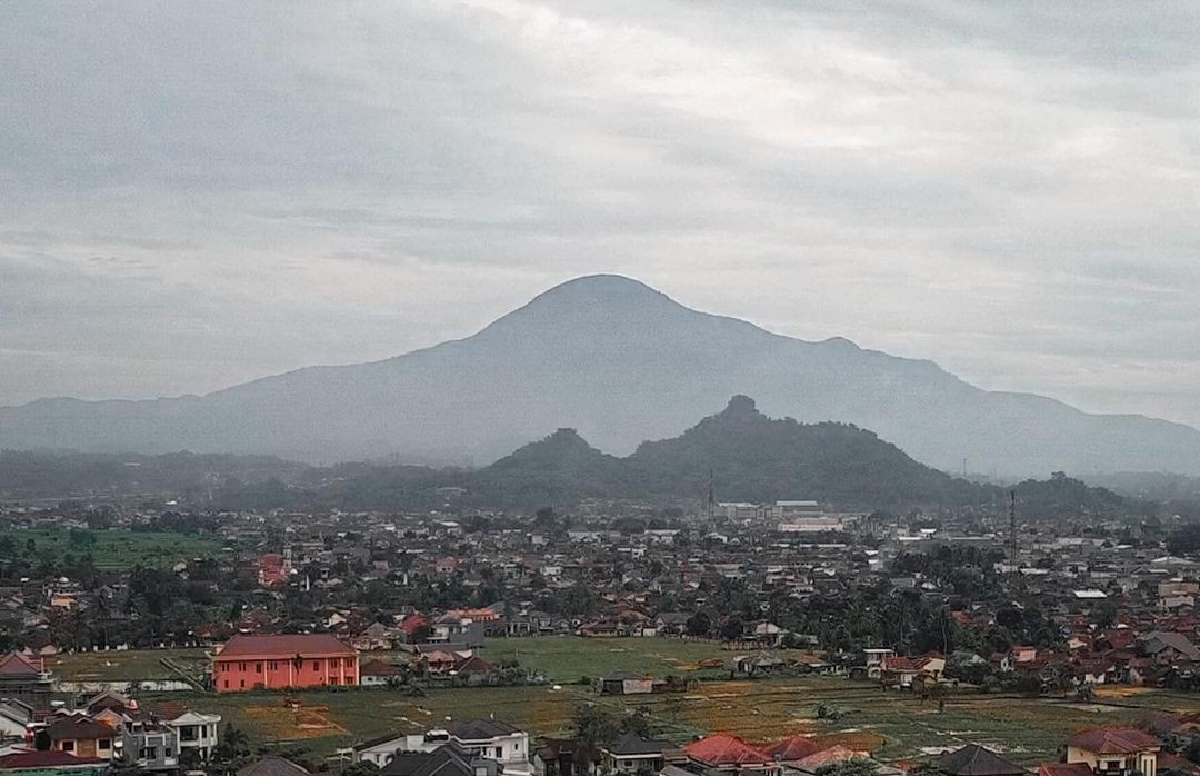 Legenda Gunung Tampomas, Inilah Asal-usul dan Ciri Khasnya Tanah Sumedang! 