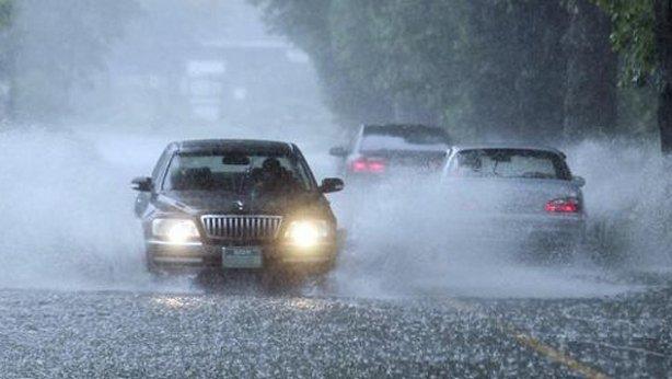 Pengemudi Mobil Wajib Tau! Ini 10 Tips Mengemudi Aman Saat Cuaca Hujan, Ini Penjelasannya!