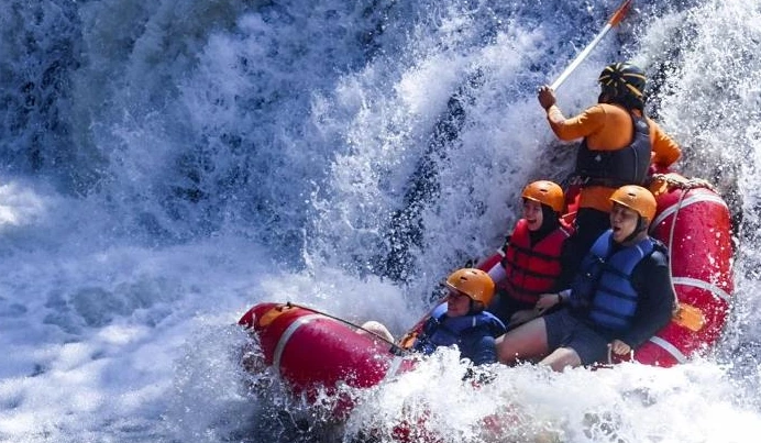 Menikmati Liburan Seru dengan Olahraga Arung Jeram di Sungai Kaliwatu yang Bakal Uji Adrenalinmu 