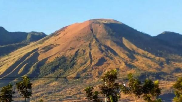 Sejarah dan Kisah Mistis Gunung Inielika: Kepercayaan Masyarakat Flores