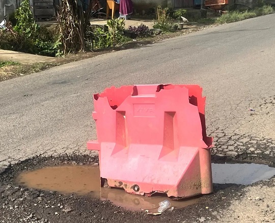 Warga Keluhkan Jalan di Dusun Pagardin Dibiarkan Rusak Parah