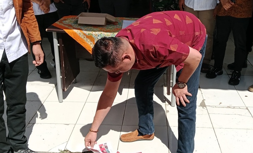 Musnahkan 15 Lembar Surat Suara Rusak PSU Empat Lawang