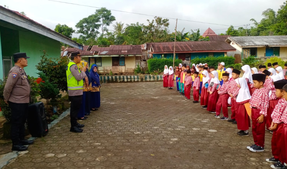 Sambang ke Sekolah, Iptu Mansyur Sampaikan Program Polres Pagar Alam Memotivasi Siswa