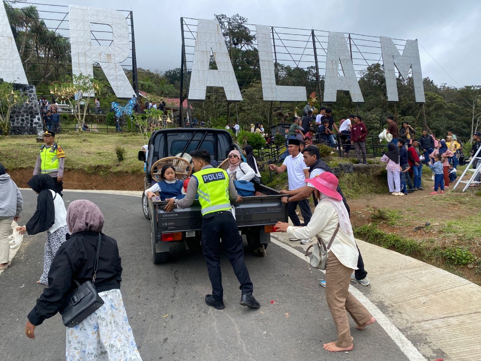 Kunjungan Wisatawan Ramai, Polrea Pagar Alam Siagakan Personel di Kawasan Wisata Gunung Dempo