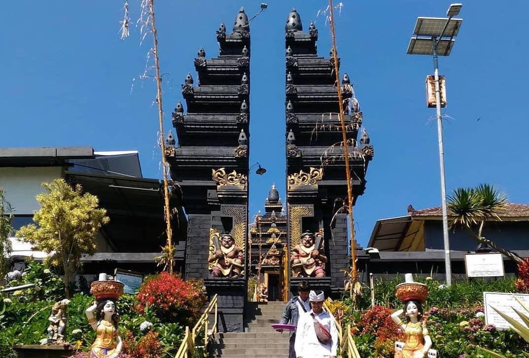 Wisata Budaya di Pura Giri Arjuno yang Terletak di Bali!