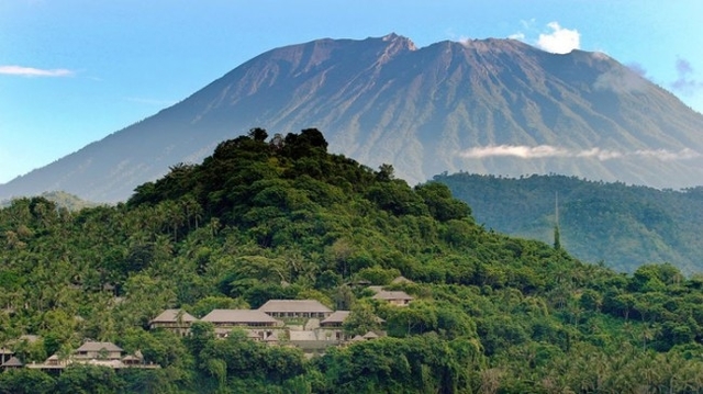 Pesona Gunung Agung, Keindahan Mistis dan Spiritual di Puncak Bali