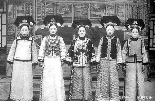 Kekaisaran Cina Dinasti Qing 250 Tahun Berkuasa, Namun Runtuh Hanya Karena Hal Ini!