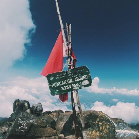 Terkenal Dengan Pasar Setan, Ini Sejarah Gunung Arjuno