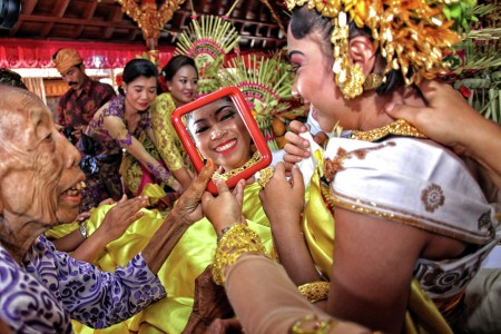Waduh! Ini 5 Tradisi Masa Puber Di Indonesia, Salah Satunya Berhubungan Dengan Dukun