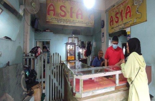 Harga Emas Meroket, Warga Ramai-Ramai Jual Perhiasan