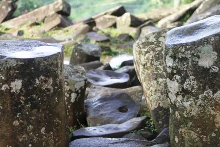 Mitos atau Fakta. Punden Berundak Gunung Padang Dijadikan Tempat Persembahan dan Upacara Sakral Berbau Mistis?