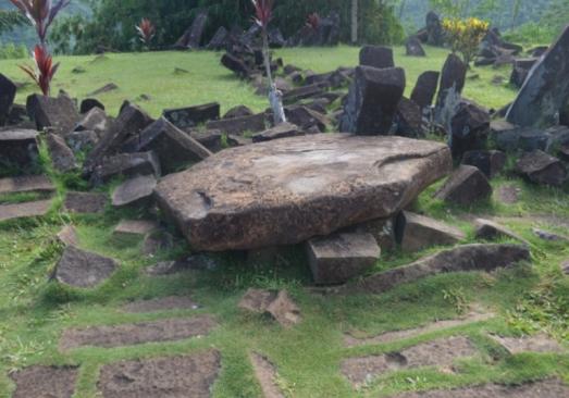13 Fakta dan Mitos Situs Megalit Gunung Padang, No 6 Bikin Geleng-Geleng! 