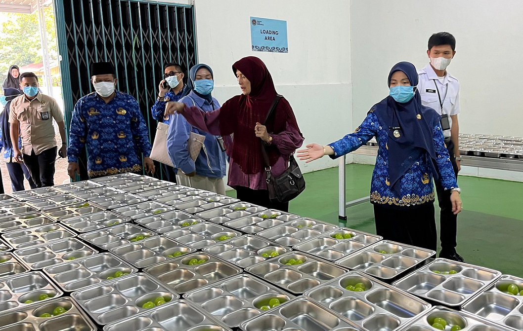 Tinjau SPPG di Pagar Alam, Wawako : Program MBG Tak Sebatas Pemenuhan Gizi