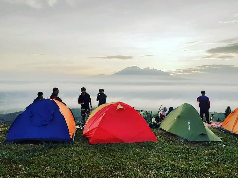 Berlibur Melepas Penat, 5 Rekomendasi Lokasi Camping yang Aman dan Menyajikan View Alam Keren!