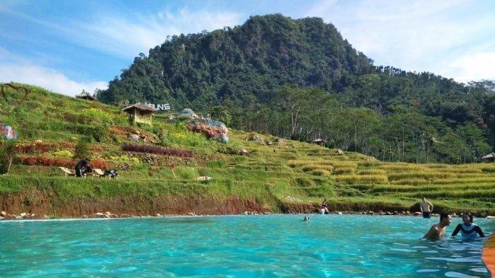 Ini Nih Wisata Unik Di Banyumas, Pemandangan Memukau Sambil Mandi Di Kolam Renang!