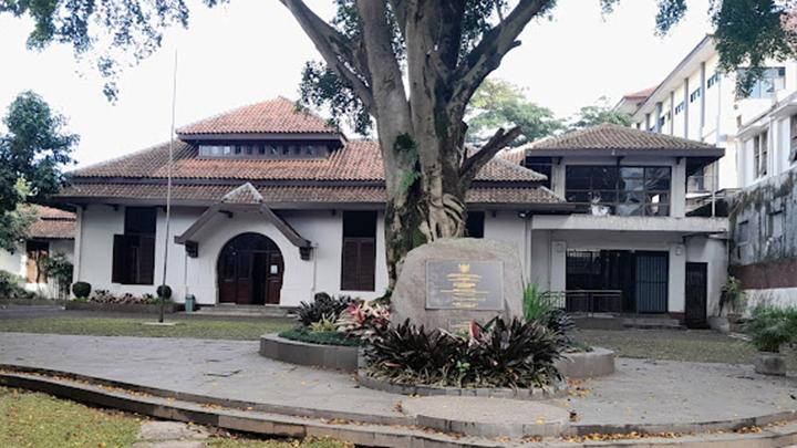 Melangkah Melalui Sejarah: Peranan Gedung Indonesia Menggugat dalam Perjuangan Bangsa