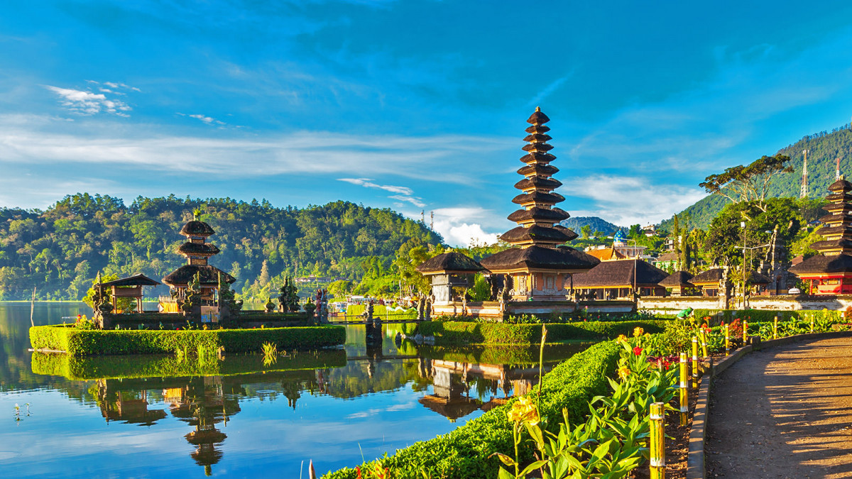 Memburu Pesona Indonesia, 6 Tujuan Wisata yang Wajib Dikunjungi