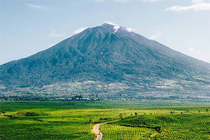 7 Wisata Ini Wajib di Kunjungi Ketika Ke Jambi, No 3 Gunung Tertinggi Puncak-Nya  Sumatera  