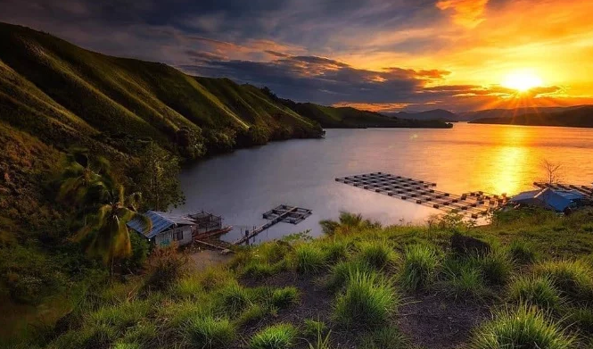 5 Destinasi Wisata Menakjubkan yang Ada di Papua, Salah Satunya ada Danau Sentani yang Cantik 