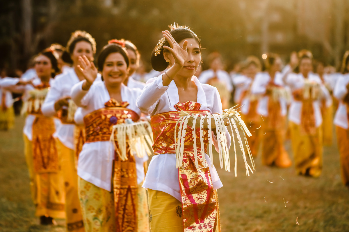 Miliki Tradisi Unik! Inilah Suku-suku di Indonesia dengan Tradisi Adat yang Dimilikinya 