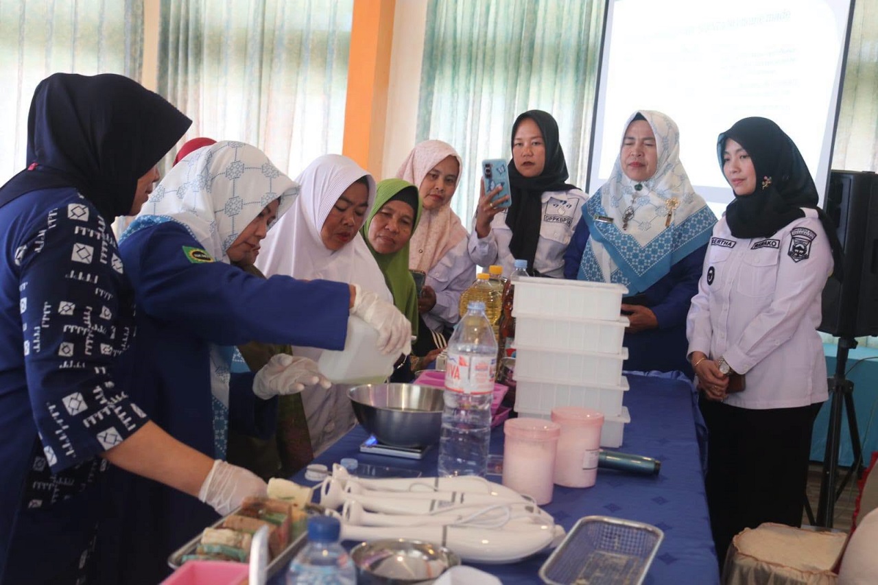 Perempuan Pagar Alam Dibekali Keterampilan Wirausaha