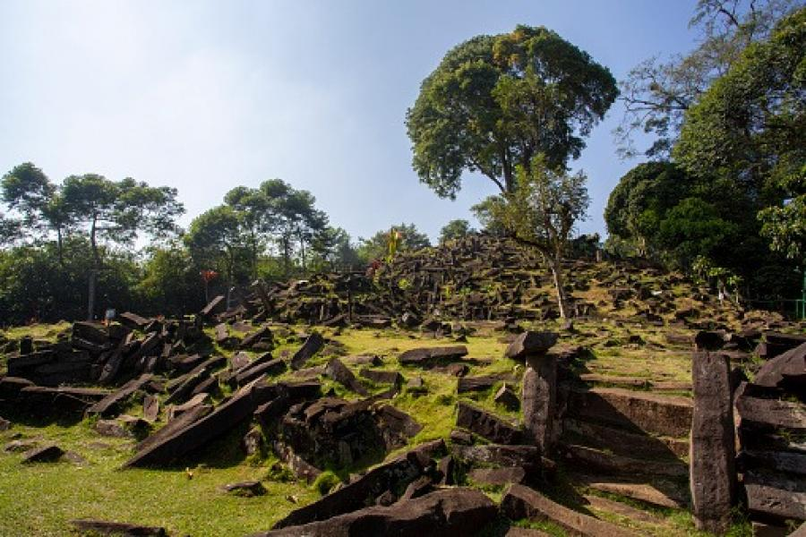 Gunung Padang Cianjur Bikin Heboh Dunia Penelitian! Ternyata Ini Penyebabnya?