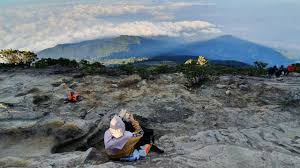  Eksplorasi Gunung Ciremai, Menemukan Pesona Keindahan Alami Yang Menyimpan Cerita Mistis! Dijamin Merinding