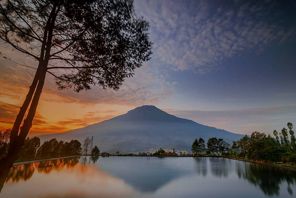 Menikmati Sunrise di Embung Kledung Jawa Tengah, Pemburu Spot Foto Instagramable Wajib Kesini!