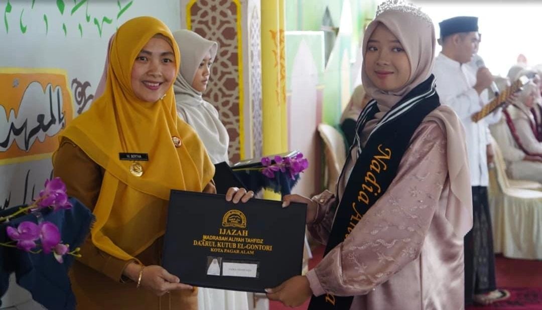 Hadiri Syukuran Kelulusan Siswa-siswi MTS/MA Darul Qutub El, Wawako Ingatkan Harus Kerja Keras Wujudkan MImpi