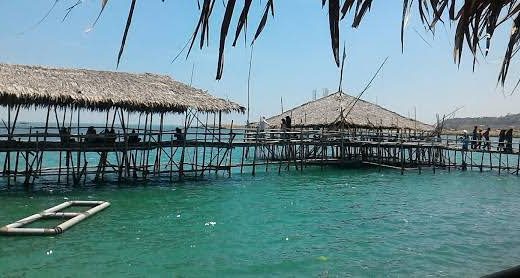 Eksotisme Pantai Maldives di Lamongan, Ternyata Begini Pesona Wisata Tropis yang Mendunia