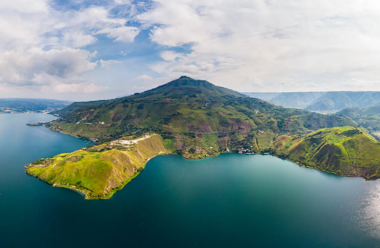 Menjelajahi Pulau Samosir: Destinasi Budaya dan Alam di Danau Toba