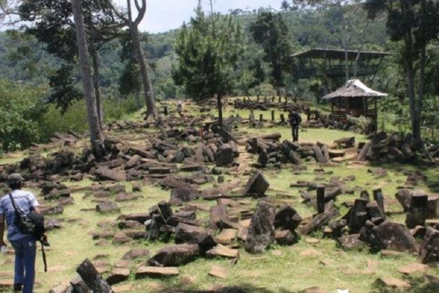 Koin Kuno Berusia 5200 SM Terungkap di Situs Gunung Padang, Bukti Kecanggihan Teknologi Zaman Purba?