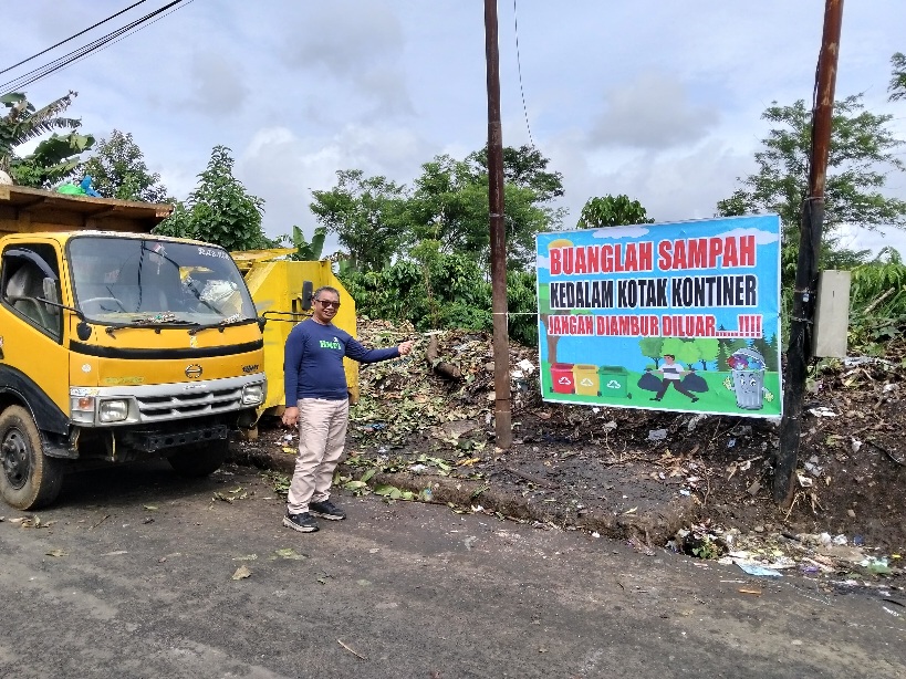 DLH Pasang Spanduk Imbauan Buang Sampah Dalam kontainer