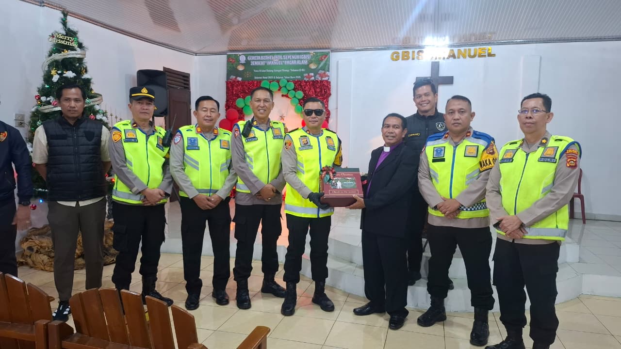 Perkuat Kerukunan Umat Beragama, Kapolres Pagaralam Pantau Pengamanan Natal di Sejumlah Gereja