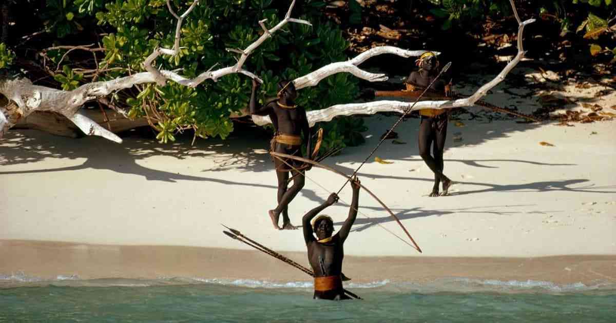 Apakah Mereka Memang Sangat Kejam ?Suku Sentinelese, Dilarang Dikunjungi!