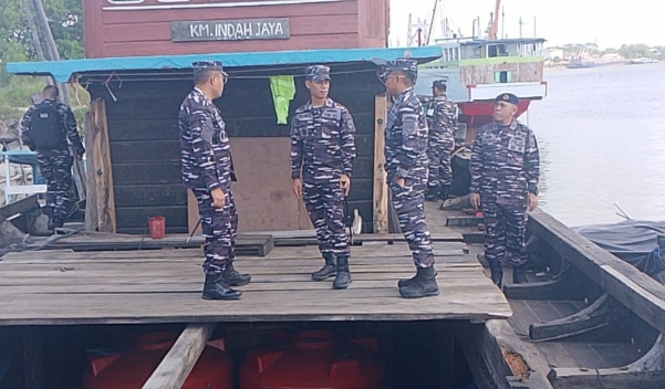 Danlantamal III Jakarta Periksa Sitaan Timah di Posal Pangkal Balam