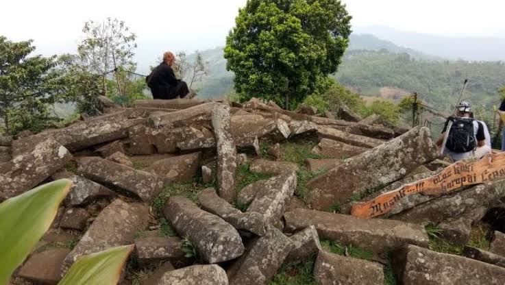 Penuh Aura Magis, inilah Fakta Menarik Gunung Padang yang Dijadikan Warga Sebagai Tempat Ritual di Puncak Pund