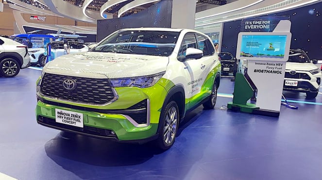 Toyota Memperkenalkan Innova Zenix HEV Flexy Fuel, Langkah Menuju Nol Emisi di GIIAS 2024