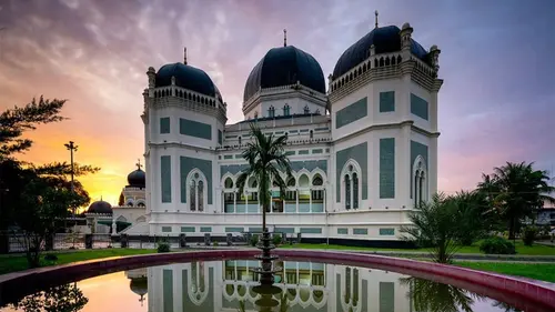 Masjid Al Mahsun Medan: Jejak Kejayaan Kesultanan Deli dalam Keindahan Arsitektur dan Sejarah