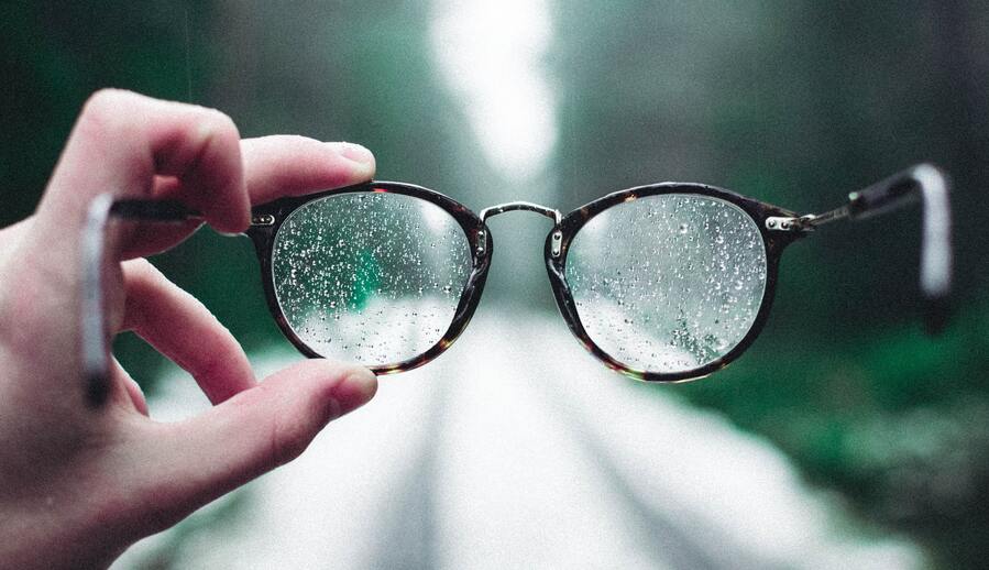 4 Kendala yang Hanya Dialami pada Pengguna Kacamata Dalam Keseharian