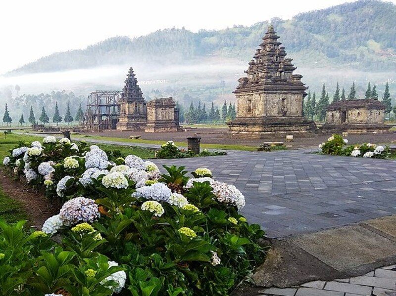 Legenda Candi Arjuna, Sebuah Situs Yang Memiliki View Keindahan Menakjubkan Di Atas Ketinggian! 