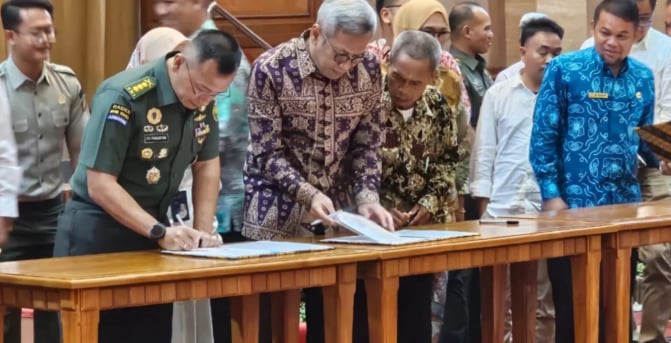 Kodam II/Sriwijaya - Bulog Teken MoU Serap Gabah Petani, Wujudkan Swasembada Pangan