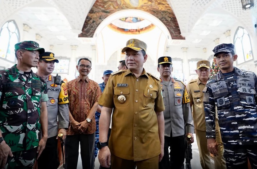 Tinjau Persiapan Pengamanan Pos PAM dan Gereja 