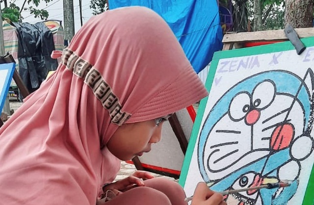 Melukis di Atas Gabus, Seni Edukasi Anak di Pasar Malam