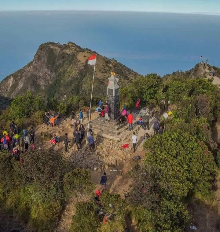 Pendaki Wajib Tahu, Inilah 3 Makna Spiritual Makam Gunung Lawu