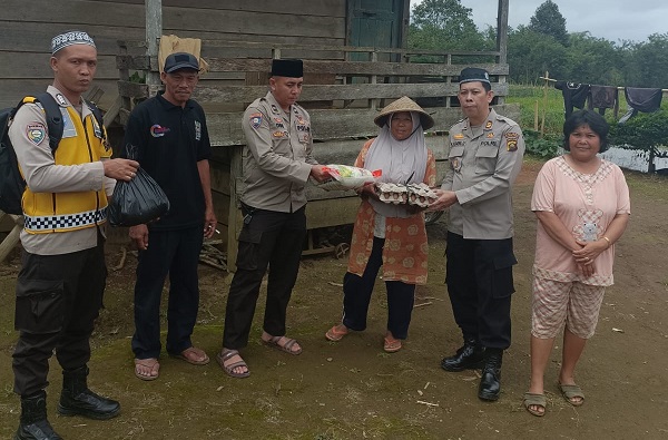 Polsek Dempo Selatan Baksos di Sela Jumat Curhat